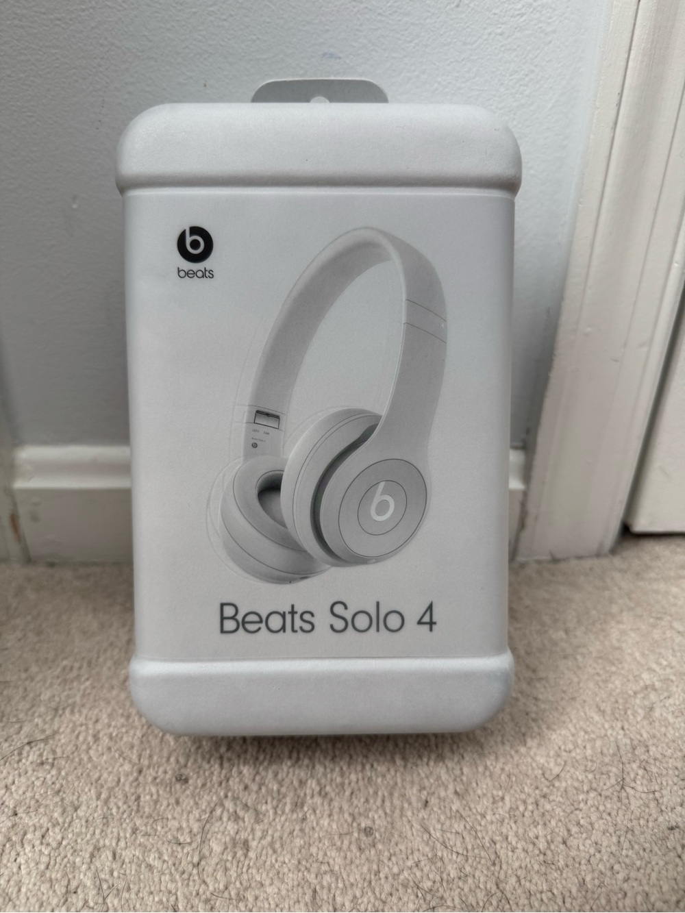Beats Solo 4 Wireless Headphones - White
